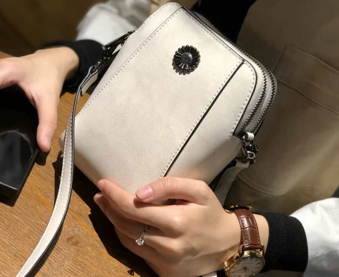 Women's soft leather mobile phone bag messenger bag